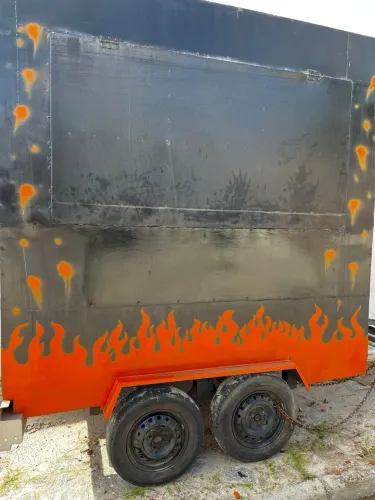 VENDE- SE FOODTRUCK TODO EQUIPADO