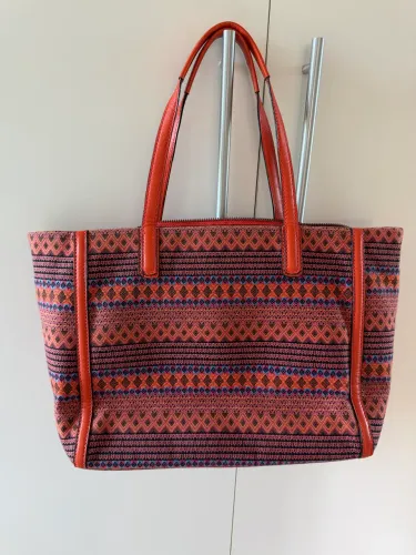 Bolsa colorida Arezzo