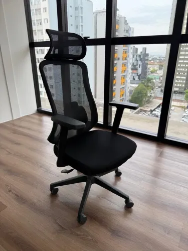 Cadeira Presidente Ergonômica Mesh com Apoio de Cabeça