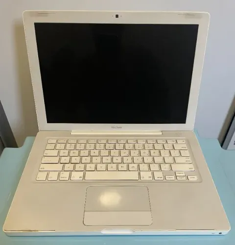 MacBook A1181 2006 - Core 2 Duo - 4GB RAM - sem luz de fundo na tela