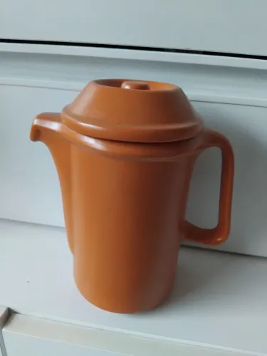 Jarra com tampa em cerâmica