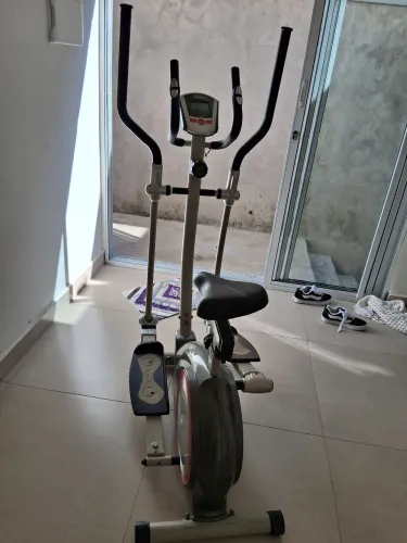 Bicicleta ginástica eletrônica