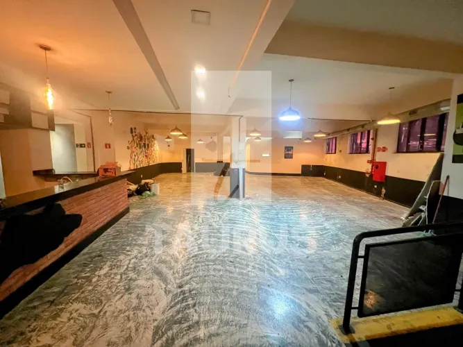 Loja para alugar na Vila Guarani, Jabaquara. 2 salas, bancada, vão livre, 240m².