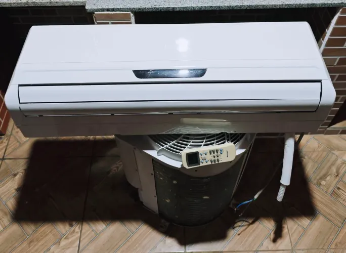 Ar Condicionado 18000 BTUs 220v (Instalação a Combinar)