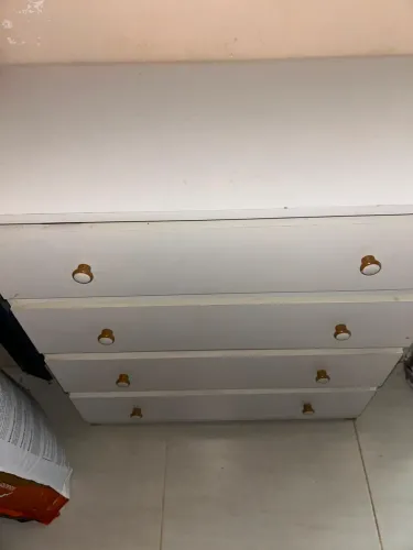 CÔMODA DE 4 GAVETAS MDF