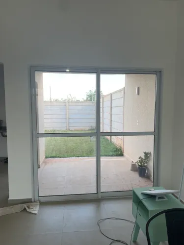 Porta de correr em alumínio