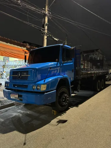 Caminhão Mercedes