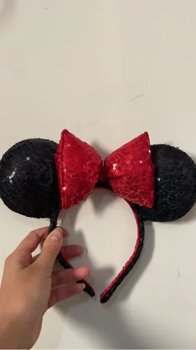 Tiara Arquinho Minnie Preta Laço Vermelho Paetê - Acessório Cabelo Festa Parque