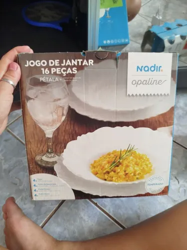 Jogo de pratos , 16 peças, novo nem saiu da caixa , comprado na casas Bahia 