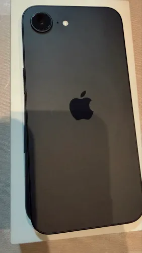 Vendo iphone 17E NOVO