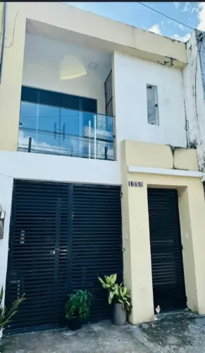 ALUGO CASA DE DOIS PAVIMENTOS SEMI MOBILIADO 2/4 COM GARAGEM ÓTIMA LOCALIZAÇÃO- SACRAMENTA