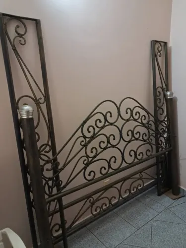 Cabeceira e estrutura em Ferro para cama King