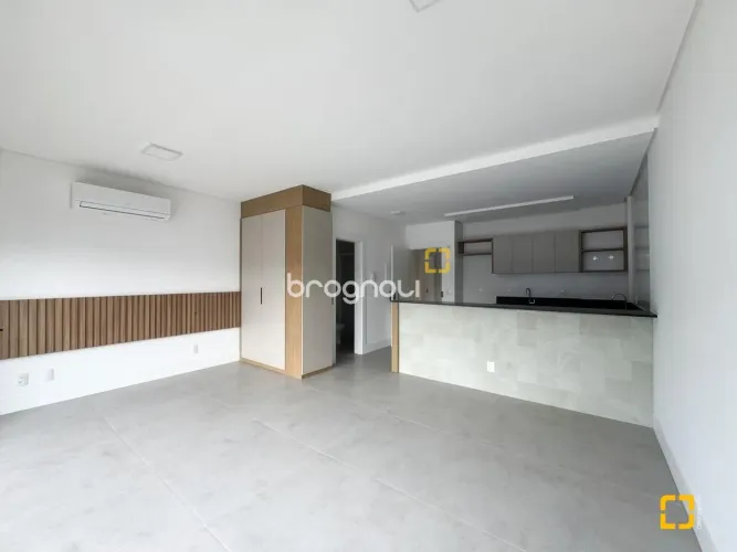 Studio Semi-Mobiliado Próximo ao Floripa Shopping - Conforto e Conveniência