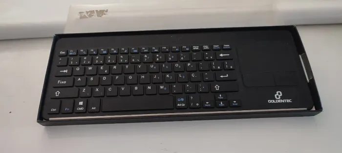 Teclado em fio com touchpad + mouse sem fio