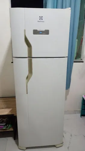 Geladeira Electrolux Frost Free semi nova