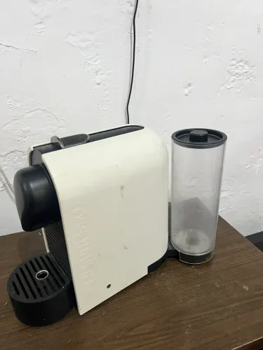 Cafeteira nespresso C50