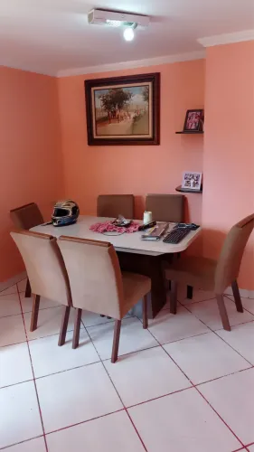 Prédio com 01 Apt 3 qts + 2 kitinetes renda R$ 2500,00