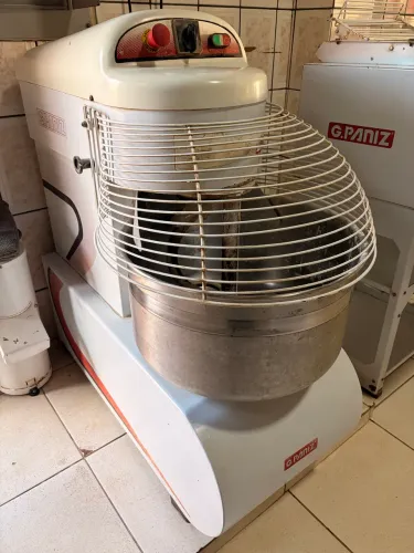 Masseira Espiral 40KG G.Paniz 2 Velocidades Trifásico 220V - G.Paniz 40kg 