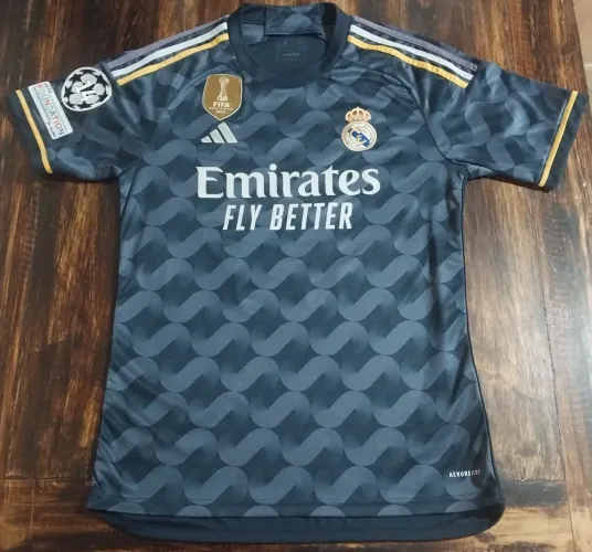 Camisa oficial do Real Madrid ( mais informações na descrição)