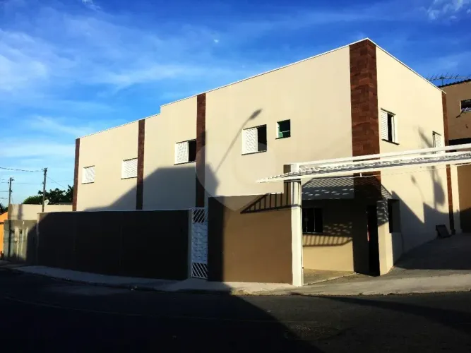 Casa de Villagio a venda 3 dormitorios sendo 1 suite - Vila Oliveira