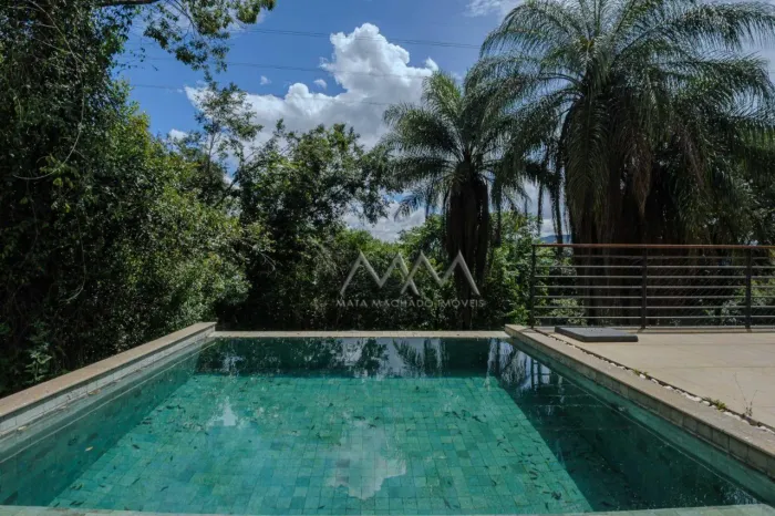 Casa à Venda ou Locação no Condomínio Mirante da Mata | 400 m² - 5 quartos.