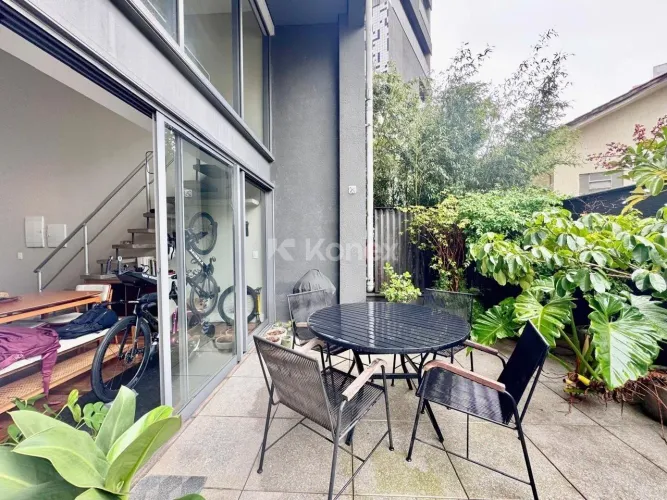 Garden de 80 m² com Pé-Direito Duplo, Mezanino e Quintal para Alugar na Vila Madalena