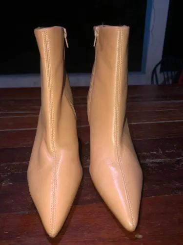 Bota santa Lolla feminina, cano curto salto fino