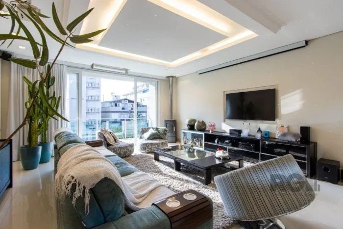 Casa com 5 suites com area privativa 714,00