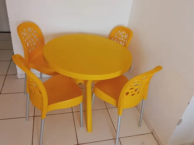 Mesa com cadeiras 