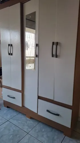 VENDO COM URGÊNCIA - Quarda Roupa Solteiro VALOR: $350 (NÃO FAÇO ENTREGA)