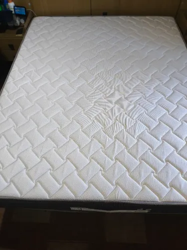 Colchão de molas Ortobom com a base
