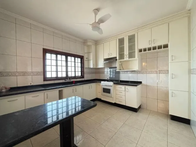 Casa para alugar em Americana, Morada do Sol, com 3 quartos, com 259 m²