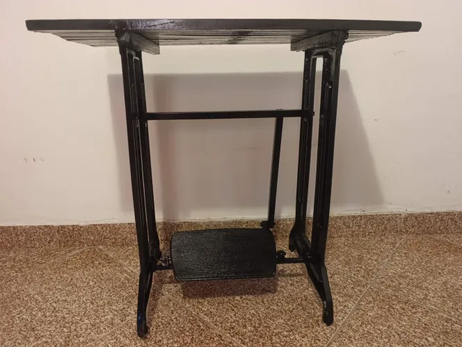 Mesa pé de máquina