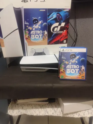 Vendo um vídeo game ps 5 foi controle. Quatro mês de uso