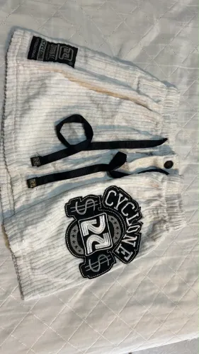 Saia Cyclone Veludo Cotelê Branca - Tam G mas veste M e P