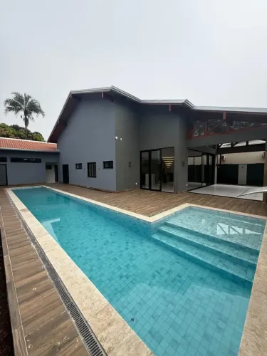 CASA TERREA COM 3 SUITES À VENDA, 462m2 - COND VILLAGE CHAPADA DOS GUIMARAES