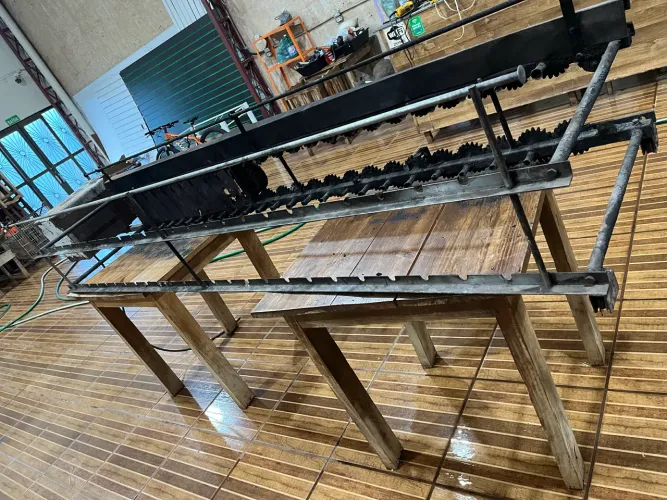 Vendo Churrasqueira Rotativa a Carvão para Alvenaria,  48 espetos, 2 galerias