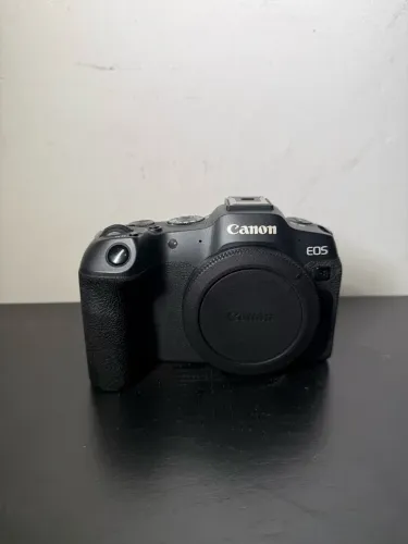 Canon R8