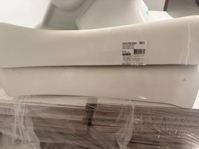 Lavatório para banheiro com torre