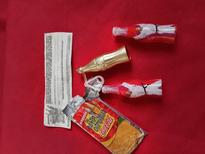 Kit de miniatura da garrafa de coca cola olimpíada de 2004