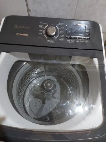 Vendo Maquina de lavar Electrolux 15kg estragada.