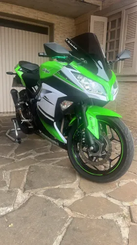 Kawasaki Ninja 300 edição 30 anos