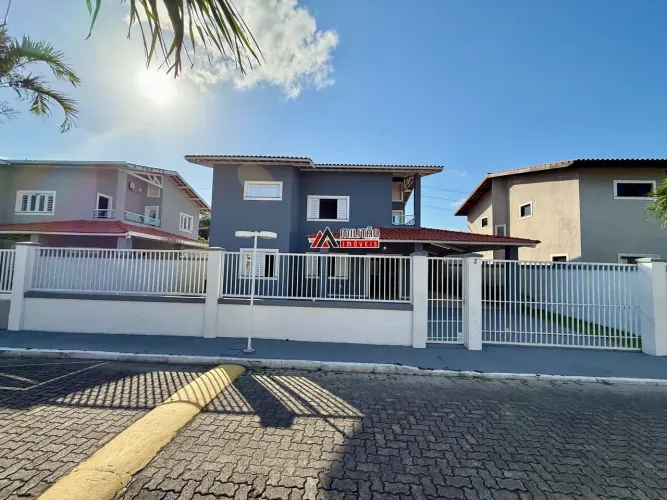 Linda casa em condomínio 305m2 com 4 suítes no Centro do Eusébio - CE