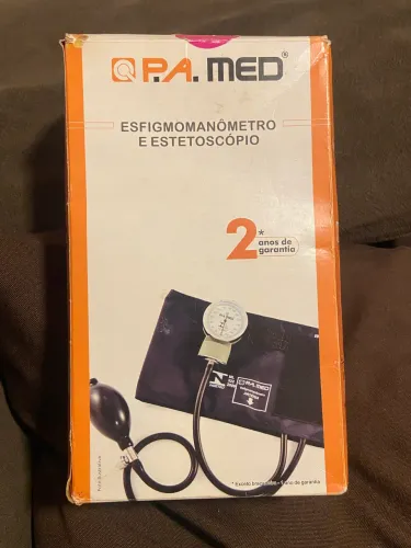 Estetoscópio e esfigmomanômetro