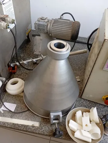 Máquina de modelar salgados