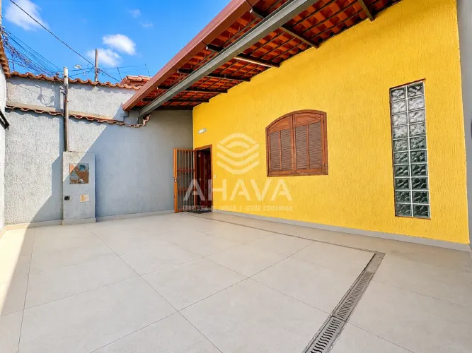Casa Geminada com 3 Quartos sendo 1 Suíte à Venda, 115m², 2 Vagas, Bairro Copacabana, próx