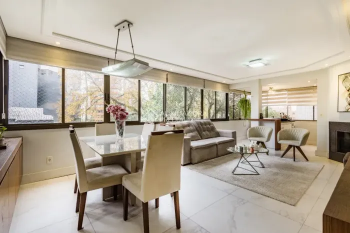 3 quartos, sendo 1 suíte, apartamento semimobiliado, com 2 vagas, em Petrópolis - Porto Al