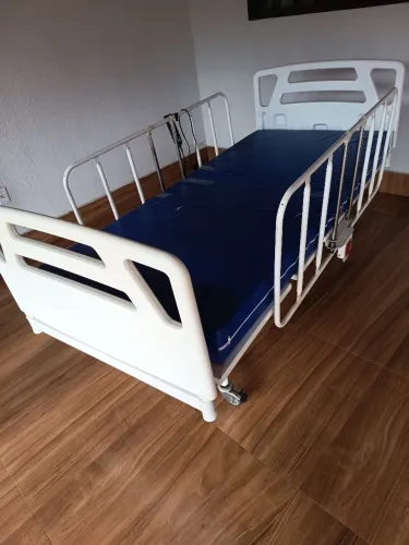 Cama hospitalar Motorizada