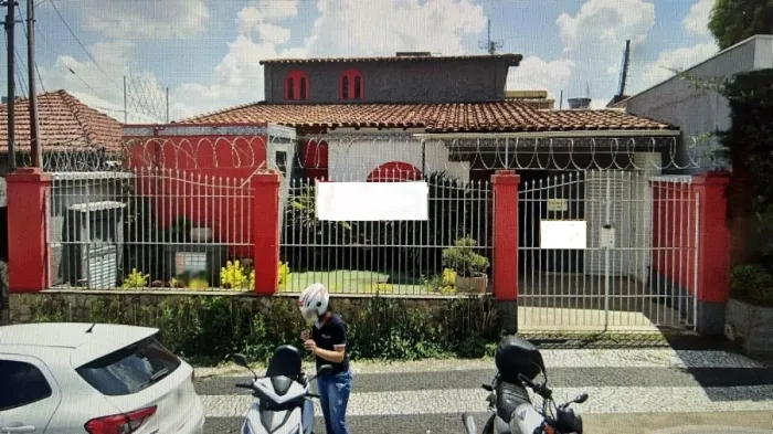 Locação: Casa Comercial 250m² c/ 13 Salas/Dorms. A 600m do Metrô Largo Treze!
