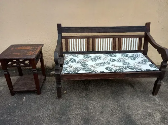Conjunto de banco e mesa para Varanda